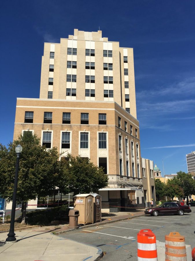 A Marriott Tribute historic boutique hotel featuring a ground floor restaurant and 6th floor rooftop bar is expected to open in March of 2021 at the junction of Cotton Avenue with First and Cherry streets in downtown Macon. 