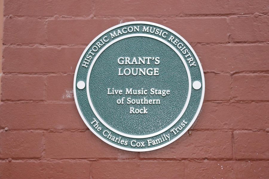 Plaque+outside+of+Grants+lounge