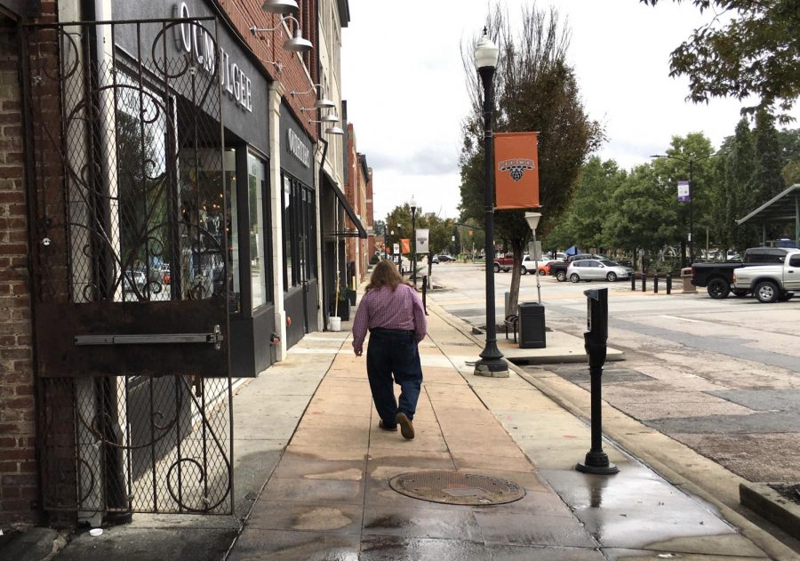 Until the end of the year, licensed vendors will get a reduced rate to set up shop on Macon-Bibb County public sidewalks to help people make money during the COVID-19 pandemic.