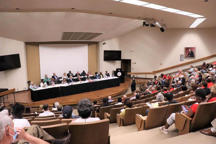 A+large+group+of+citizens+voiced+their+opinions+before+the+Joint+Reapportionment+and+Redistricting+Committee+in+Thursdays+public+meeting.