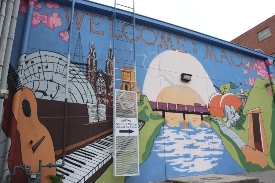 Behind+Macon%E2%80%99s+visitor+center+on+Martin+Luther+King+Jr.+Boulevard%2C+this+mural+by+Colin+Penndorf+is+painted.+Photo+by+Drew+Robertson.+