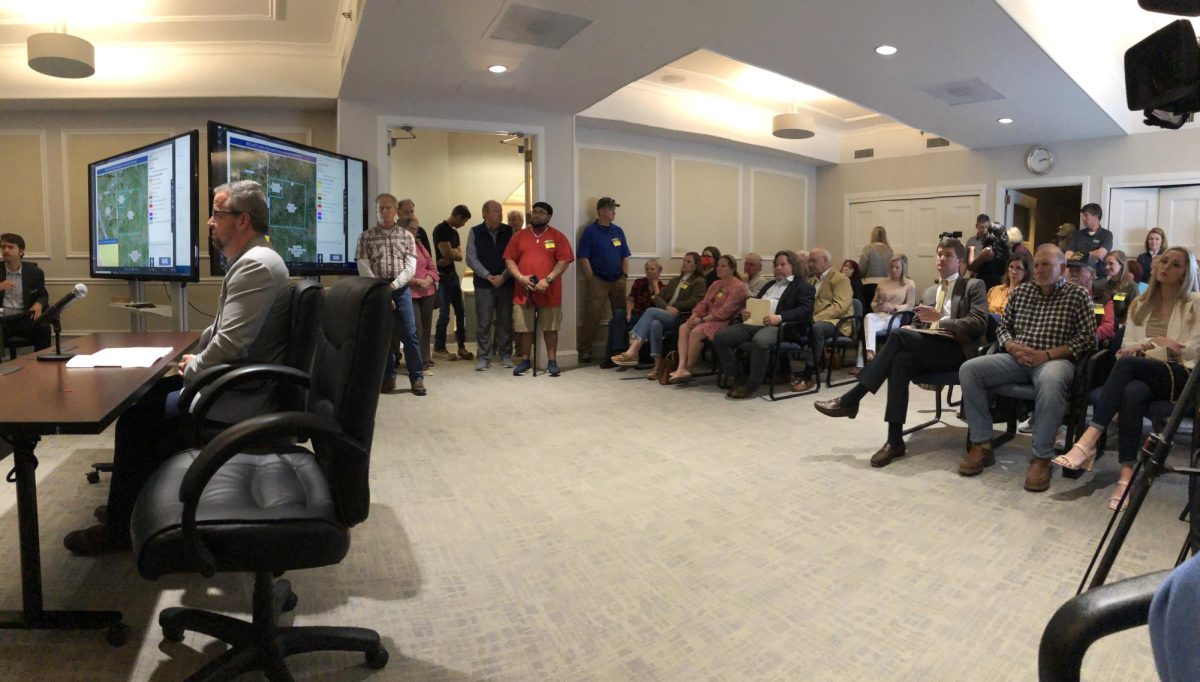 Engineer+Steven+Rowland+addresses+the+Macon-Bibb+County+Planning+%26+Zoning+Commission+about+a+proposed+high-density+cluster+development+on+Lamar+Road+as+an+overflow+crowd+looks+on.+