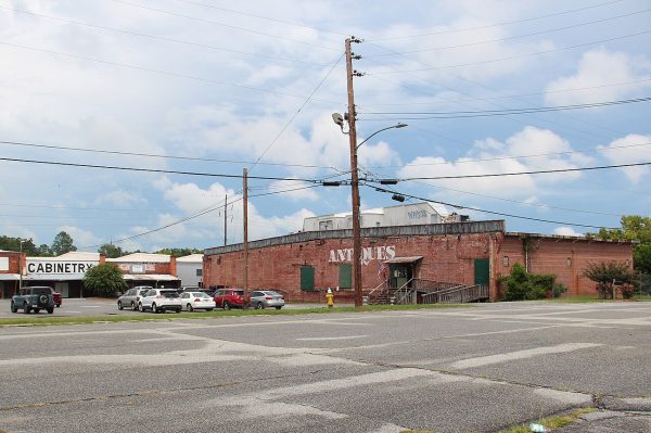 A photo of the outside of Payne Mill Antique Mall in Macon Ga, taken on July 20 2024.