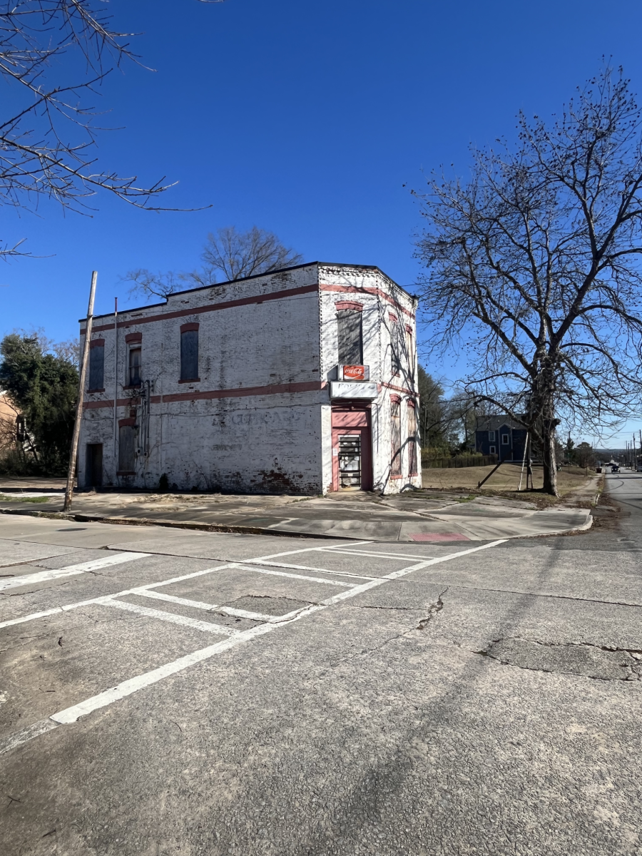 The Korner Kupboard in Beall’s Hill has been vacant since the the mid-2000s but operated for more than 100 years as either a grocery or convenience store. The building itself dates to 1888 when it was a pharmacy. By 1918, it was the location of Isaac and Martha Simmons’ grocery, and continued to operate a grocery in the building until 1940, according to Historic Macon.