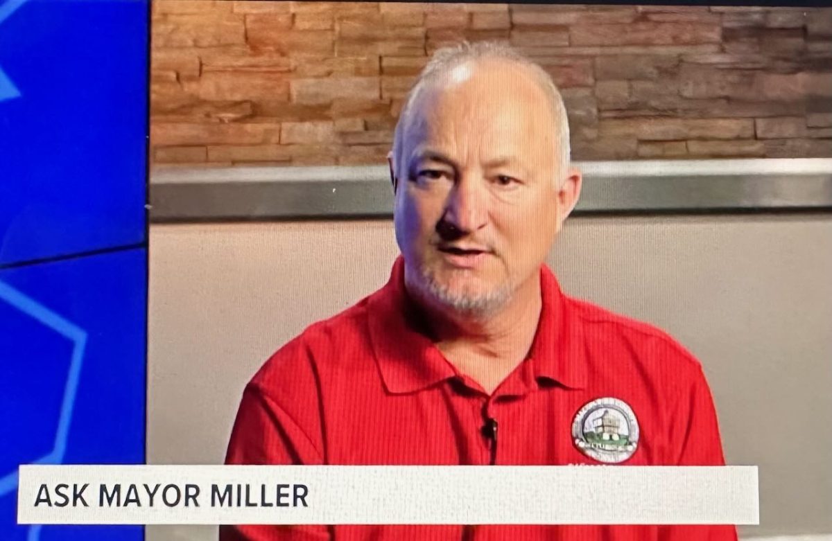 Mayor Lester Miller