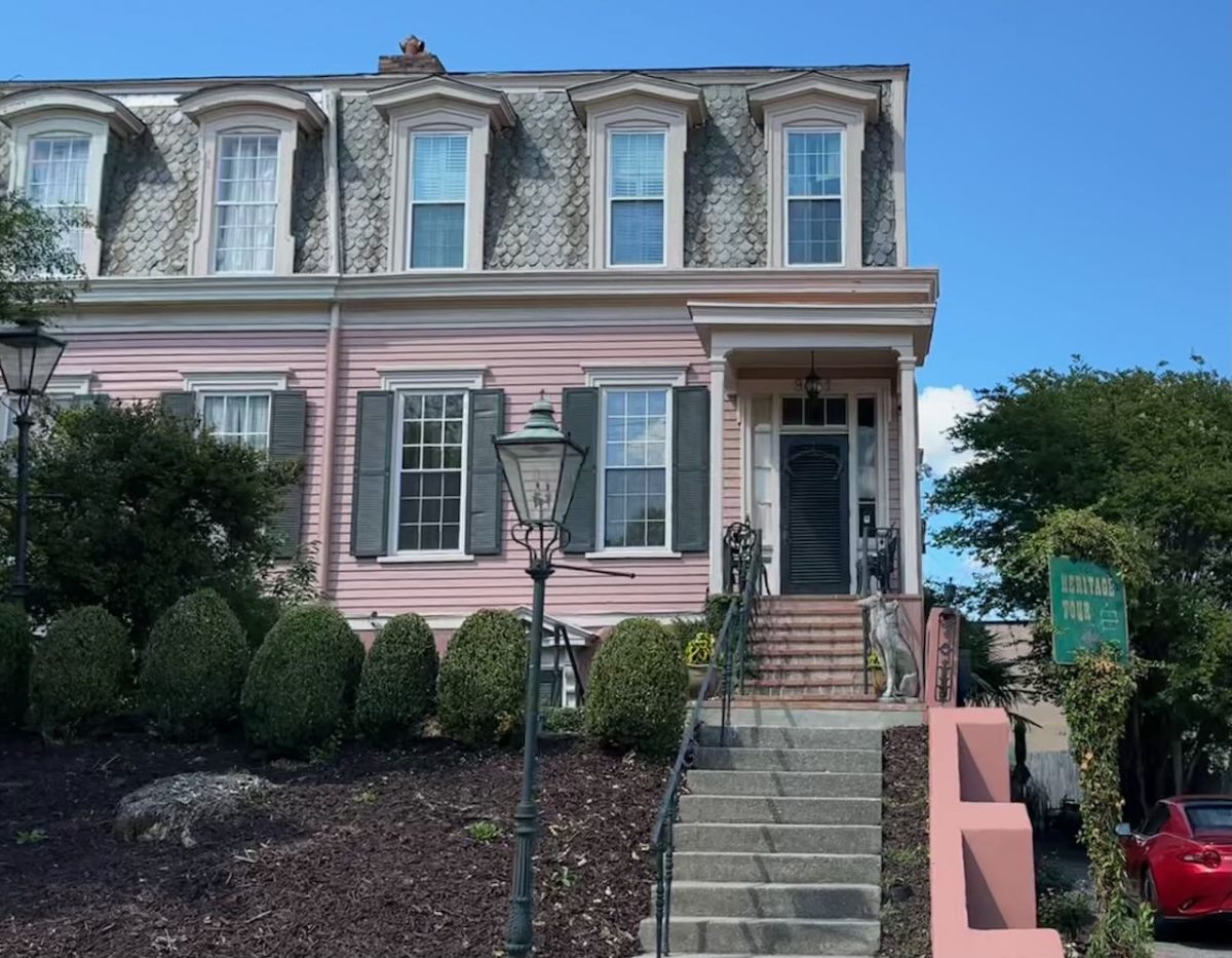 On May 11, Macon-Bibb Planning & Zoning commissioners voted 3-2 to enforce historic district guidelines on the 95-year old owner of this 1860 slate row house before discovering P&Z approved the work in 2002. 